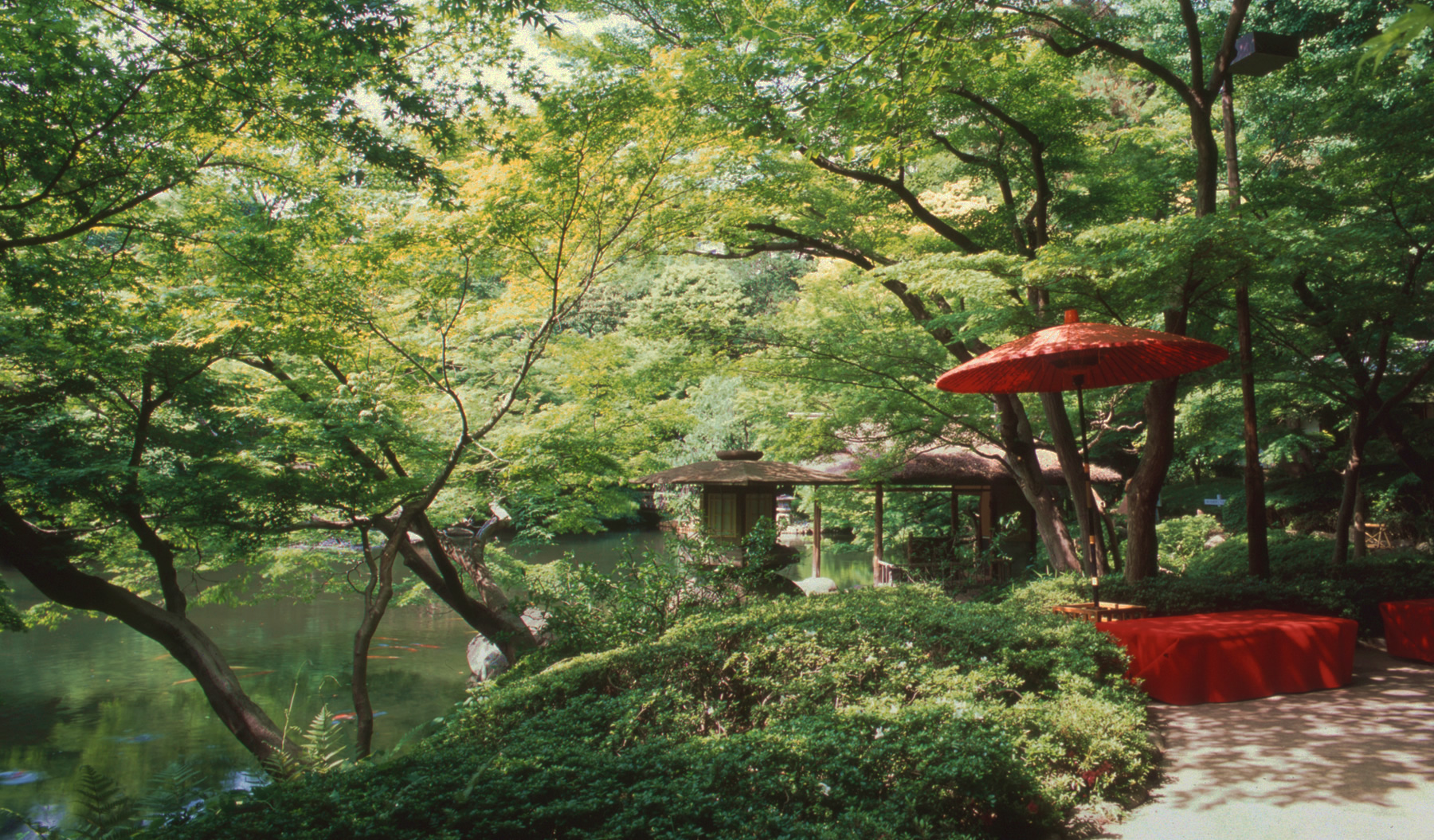 八芳園