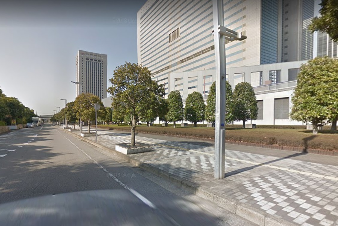 NTT幕張ビル前の道路