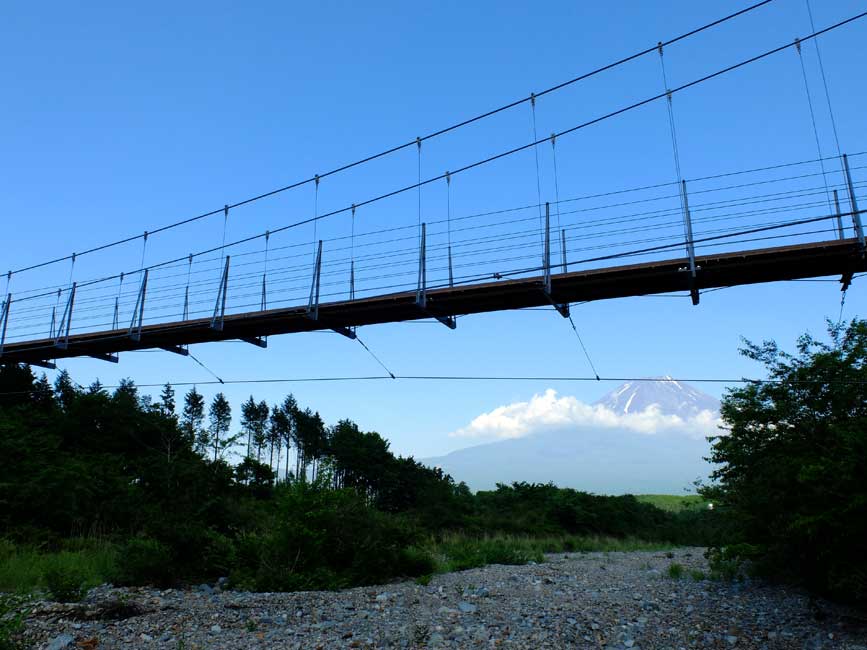 麓の吊り橋