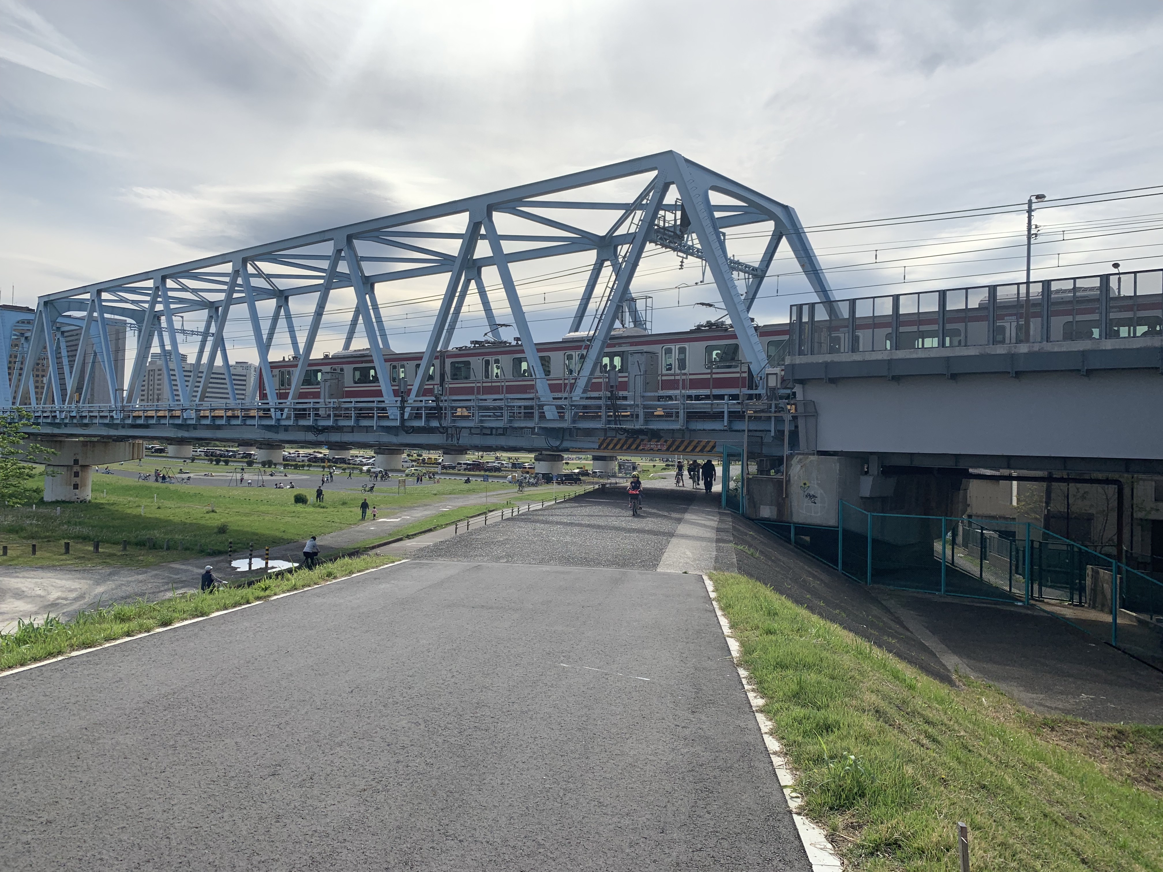 六郷土手の京浜急行の鉄橋